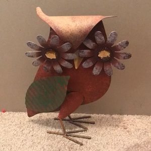 Metal owl decor